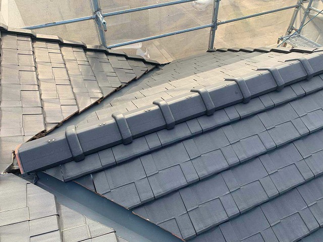 瓦屋根の棟